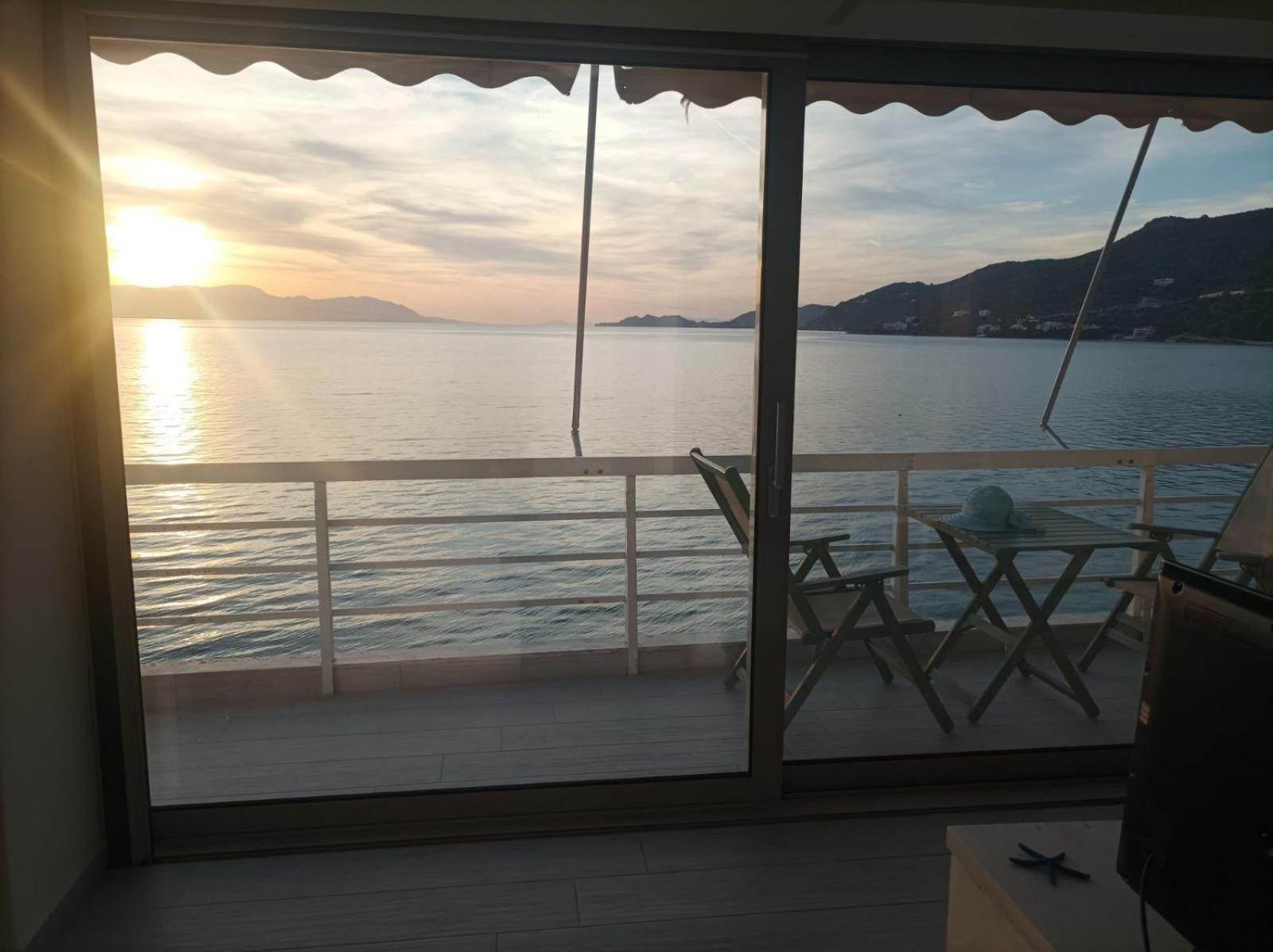 Blue Bliss Apartment Loutraki  Exterior photo
