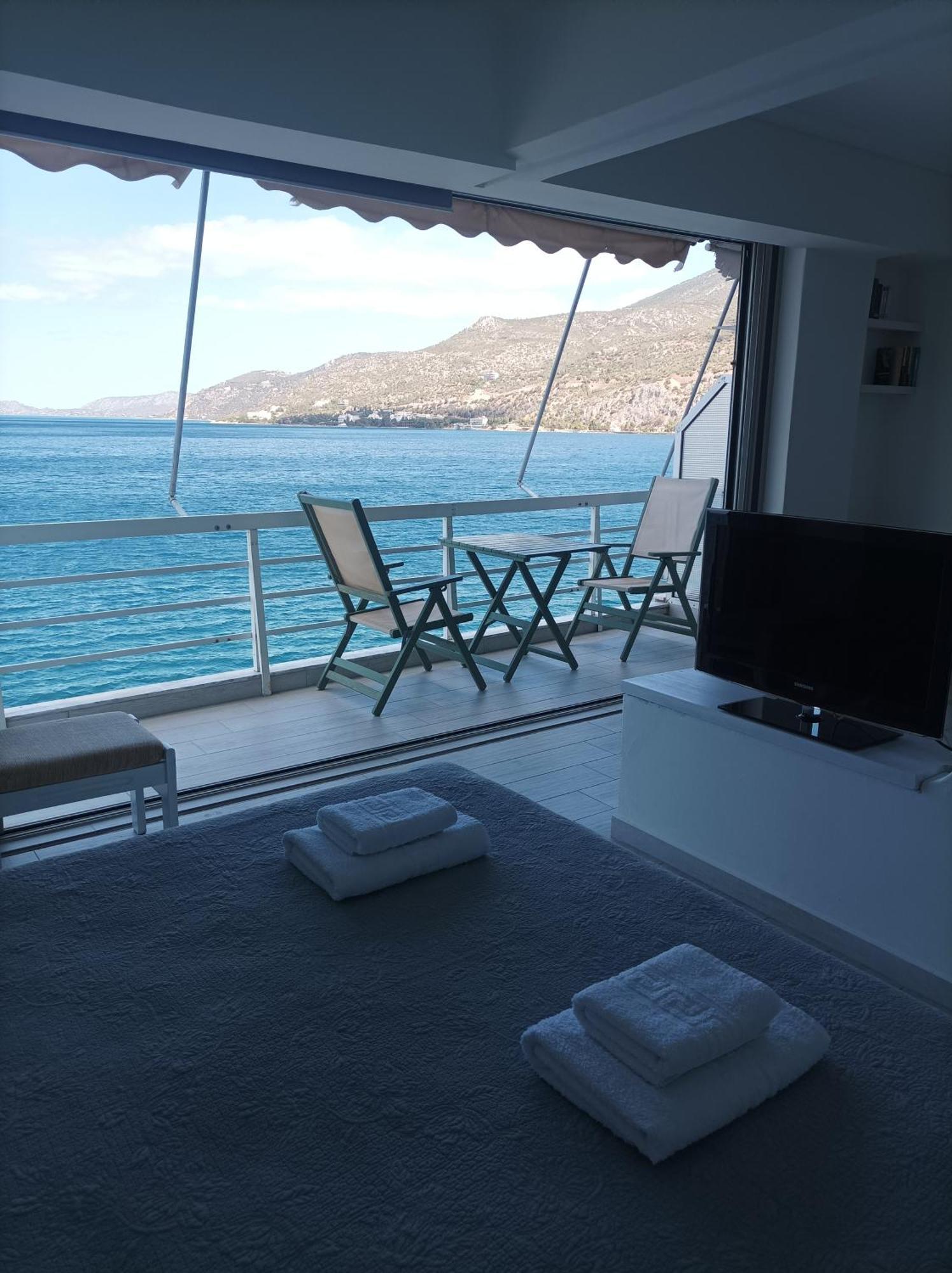 Blue Bliss Apartment Loutraki  Exterior photo