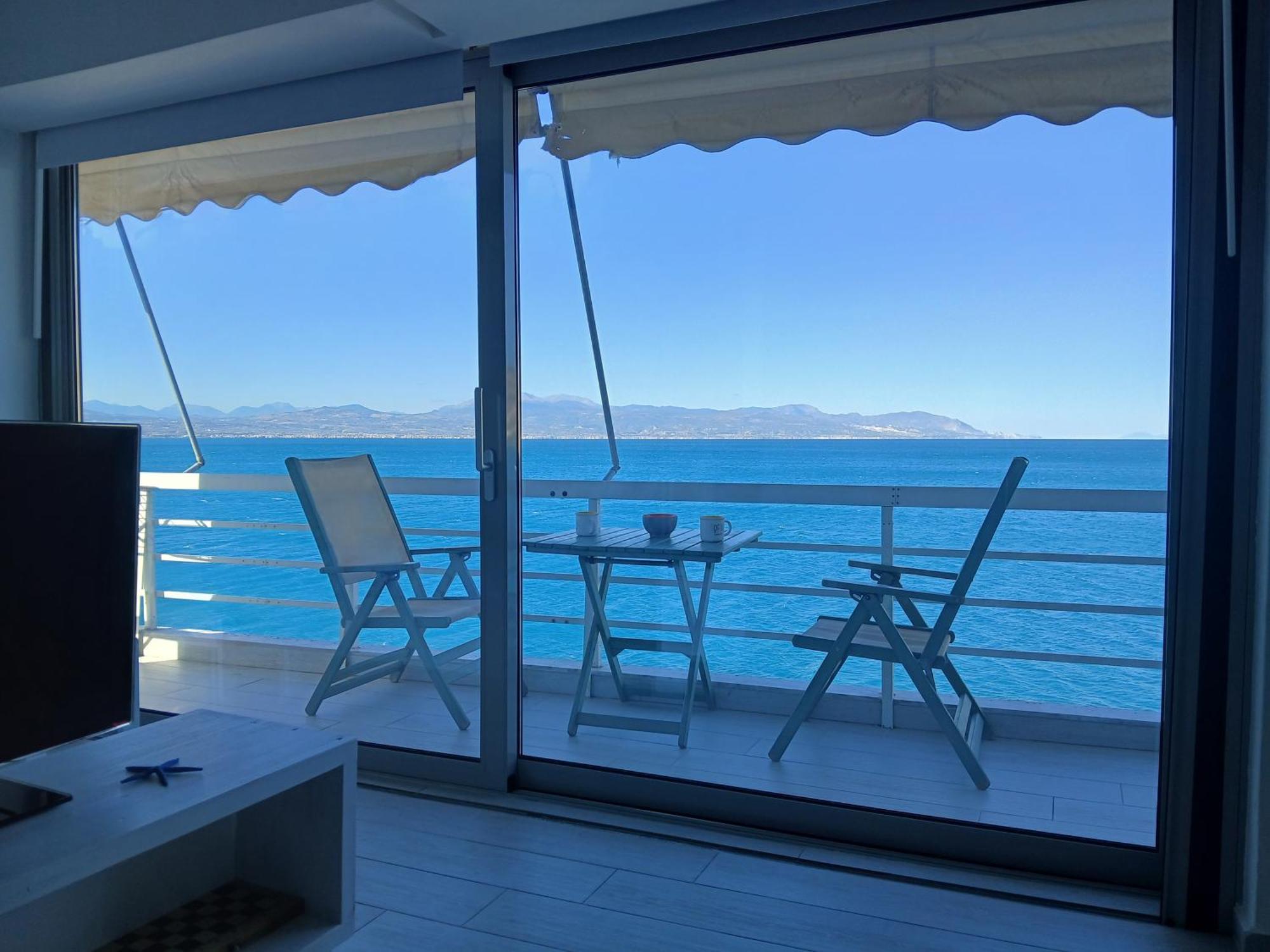 Blue Bliss Apartment Loutraki  Exterior photo